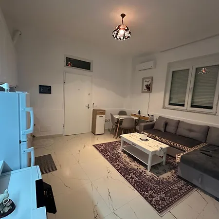 アパート Rent-apartament Durres Al ゴーレム